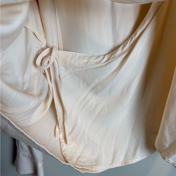 Eloquii Womens Collard Wrap V Neck Button Blouse Top Size 18 Ivory Lightweight - Picture 4 of 6